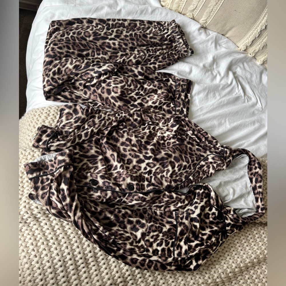 LEOPARD PAJAMAS - Picture 2 of 5